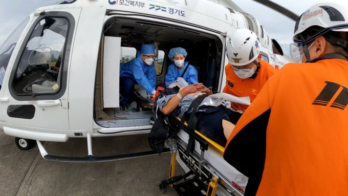 닥터헬기 인계. [사진=경기도]
