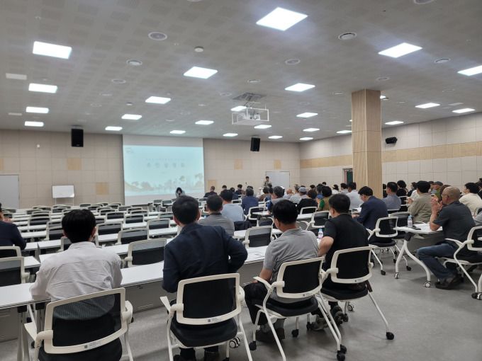 12일 경남 진주시 내동면 스포츠가치센터에서 열린 '자원순환센터 조성사업'에 관한 주민설명회 [사진=진주시] 2025.06.13