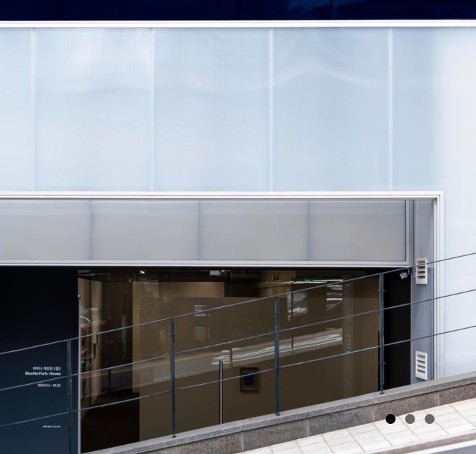 [서울=뉴스핌] 이영란 미술전문기자=올해 20주년을 맞은 서울 청담동의 중견 화랑 원앤제이가 사업성 악화로 인해 무기한 휴업에 돌입했다. 독창적 작업을 하는 우리 작가들을 해외에 적극적으로 소개하며 미술계에 새 바람을 일으킨 화랑의 휴업이어서 파장이 적지 않을 것으로 보인다. [사진 =원앤제이 갤러리 웹사이트] 2025.06.16 art29@newspim.com