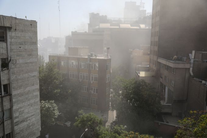 15일(현지시간) 이스라엘의 공습 이후 이란 테헤란에서 발생한 폭발로 연기가 치솟고 있다.[사진=로이터 뉴스핌] 2025.06.16 mj72284@newspim.com