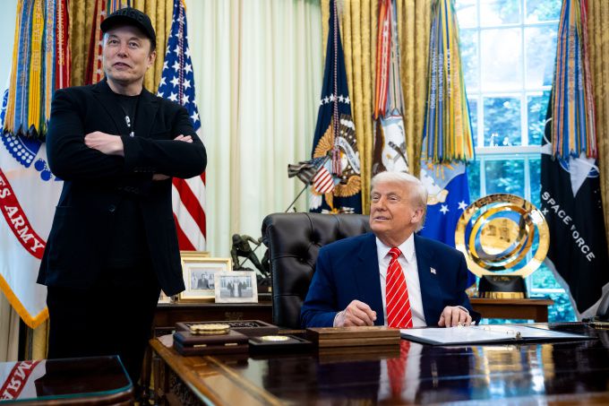 일론 머스크 테슬라 최고경영자(좌)와 도널드 트럼프 미국 대통령 [사진 = 블룸버그]