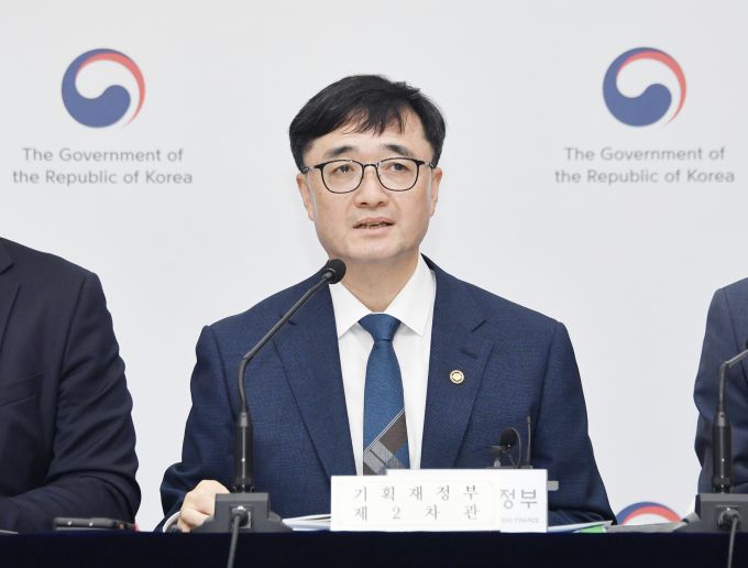 임기근 기획재정부 차관이 6월 18일 오후 정부세종청사 중앙동에서 열린 '새정부 추가경정예산안 상세 브리핑'에서 주요내용을 발표하고 있다. [사진=기획재정부] 2025.06.19 100wins@newspim.com