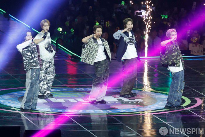 [서울=뉴스핌] 류기찬 인턴기자 = 보이그룹 웨이션브이(WayV)가 19일 오후 서울 송파구 KSPO돔(올림픽체조경기장)에서 열린 '2025 마이케이 페스타'(2025 MyK FESTA) K-팝 콘서트에서 무대를 선보이고 있다. 2025.06.19 ryuchan0925@newspim.com