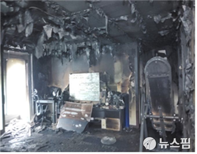 21일 오전 9시 4분께 경기 안산시 단원구 선부동의 한 아파트에서 불이 나 50여 명이 긴급 대피했으나, 인명 피해는 발생하지 않았다. [사진=경기도소방재난본부]
