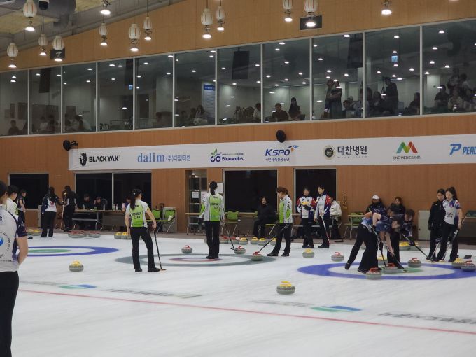 [서울=뉴스핌] 장환수 스포츠전문기자= 2025 한국컬링선수권대회 여자부 경기 장면. [사진=대한컬링연맹] 2025.06.26 zangpabo@newspim.com