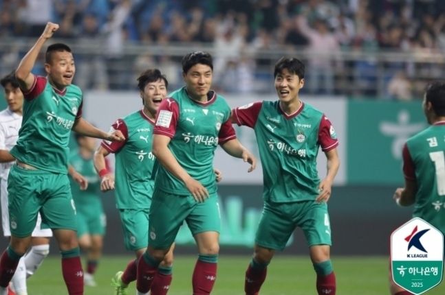 [서울=뉴스핌] 손지호 기자 = 프로축구 K리그1 대전하나시티즌 선수들이 득점 후 기뻐하고 있다. [사진=한국프로축구연맹] 2025.06.26 thswlgh50@newspim.com