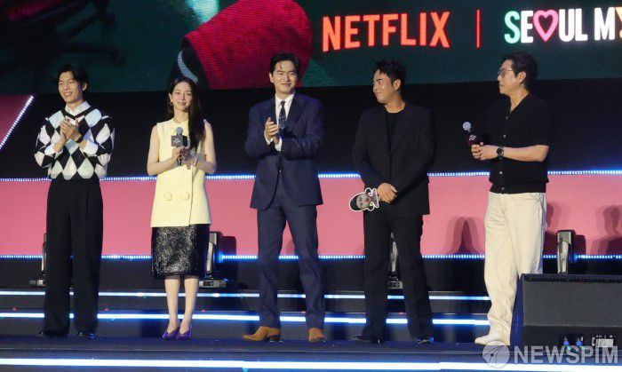 [서울=뉴스핌] 양윤모 기자 =넷플릭스 시리즈 ‘오징어 게임 시즌 3' 공개를 기념한 피날레 이벤트가 28일 저녁 서울광장 특설무대에서 열렸다.  행사에는 황동혁 감독,이병헌,이정재,임시완, 강하늘, 위하준, 박규영, 이진욱, 박성훈, 양동근, 강애심, 조유리, 채국희, 이다윗, 노재원, 전석호, 최승현, 이서환, 원지안, 김법래, 김시은 배우가 참석했다.그리고 박해수, 정호연, 김주령, 아누팜 트리파티, 이유미가 팬 이벤트에 참석했다.2025.06.28 yym58@newspim.com