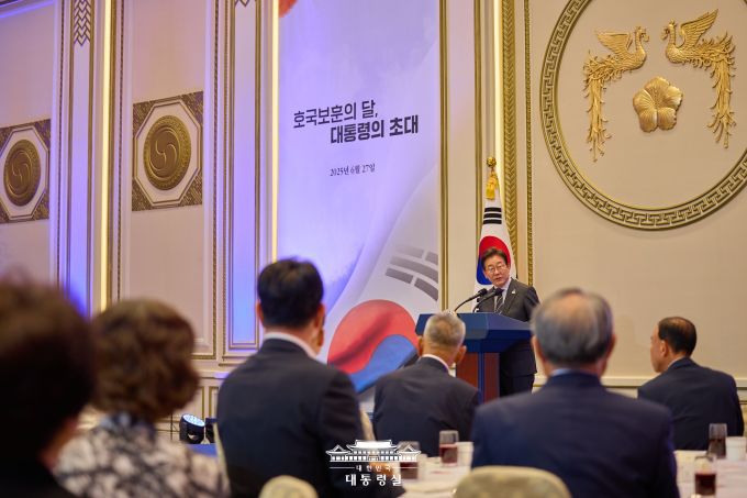 이재명 대통령이 27일 '호국보훈의 달'을 맞아 국가유공자 및 보훈가족 등 160여 명을 청와대로 초청해 오찬을 함께한 자리에서 발언하고 있다. 2025.6.27 [사진=대통령실]