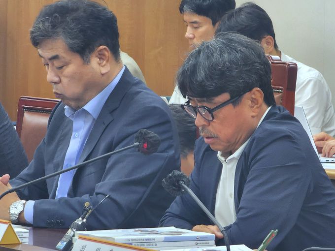 [세종=뉴스핌] 양가희 기자 = 최저임금위원회 공익위원 간사인 권순원 교수(오른쪽)가 1일 정부세종청사에서 열린 최임위 제8차 전원회의에서 모두발언을 밝히고 있다. 2025.07.01 sheep@newspim.com