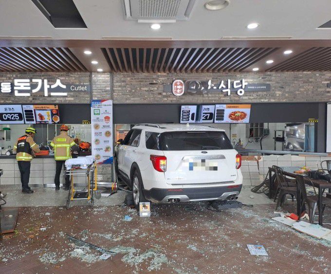 영동고속도로 대관령휴게소 차량 돌진.[사진=강원소방본부] 2025.07.02 onemoregive@newspim.com