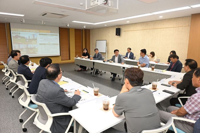김동근 시장이 7월 2일 '송산권역 현장 티타임'을 진행하고 있다.[사진=의정부시] 2025.07.02 sinnews7@newspim.com