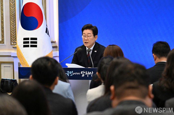 [서울=뉴스핌] 이재명 대통령이 3일 청와대 영빈관에서 열린 '대통령의 30일, 언론이 묻고 국민에게 답하다' 기자회견에서 발언을 하고 있다. [사진=로이터] 2025.07.03 photo@newspim.com