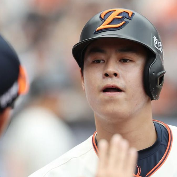 [서울=뉴스핌] 한화 4번 타자 노시환이 지난 4월 20일 개인 통산 100호 홈런을 기록했다. [사진 = 한화] 2025.04.20 wcn05002@newspim.com