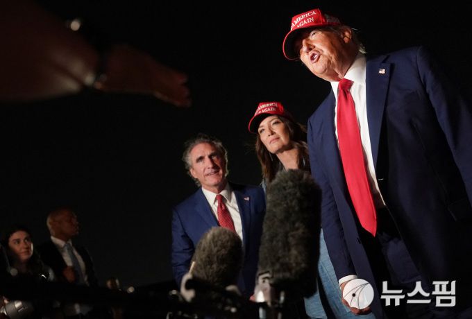 [서울=뉴스핌] 도널드 트럼프 미국 대통령이 4일(현지시간) 아이오와 방문을 마치고 앤드루스 공군기지에 도착해 발언을 하고 있다. [사진=로이터] 2025.07.04 photo@newspim.com