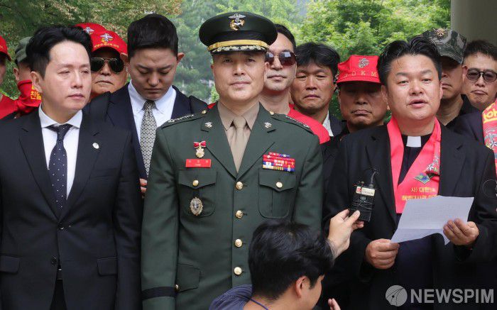 서울고법 형사4-1부(재판장 지영난)는 오는 11일 오전 10시 상관명예훼손 등 혐의로 기소된 박 대령의 항소심 3차 공판을 연다. 사진은 박 대령이 지난달 27일 오후 서울고등법원에서 열린 상관명예훼손 등 항소심 2차 공판에 참석하는 모습. [사진=뉴스핌 DB]