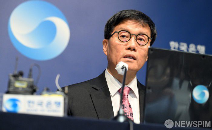 [서울=뉴스핌] 사진공동취재단 = 이창용 한국은행 총재가 29일 서울 중구 한국은행 본관에서 열린 금융통화위원회 본회의 후 기자회견에서 발언을 하고 있다. 2025.05.29 photo@newspim.com