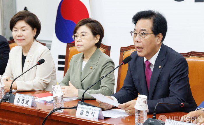 [서울=뉴스핌] 윤창빈 기자 = 송언석 국민의힘 비상대책위원장 겸 원내대표가 7일 오전 서울 여의도 국회에서 열린 비상대책위원회의에서 모두발언을 하고 있다. 2025.07.07 pangbin@newspim.com