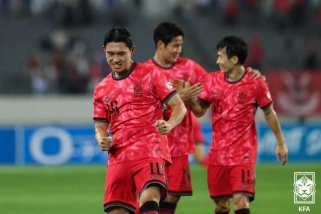 [서울=뉴스핌] 손지호 기자 = 이동경이 2025 동아시아축구연맹(EAFF) E-1 챔피언십(동아시안컵) 남자부 1차전 중국전에서 득점 후 기뻐하고 있다. [사진=대한축구협회] 2025.07.08 thswlgh50@newspim.com