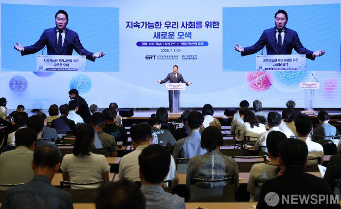 [서울=뉴스핌] 김학선 기자 = 최태원 대한상공회의소 회장이 8일 서울 중구 대한상의 국제회의장에서 열린 '기업·사회·정부가 함께 만드는 기업가정신의 미래' 토론회에서 인사말을 하고 있다. 2025.07.08 yooksa@newspim.com