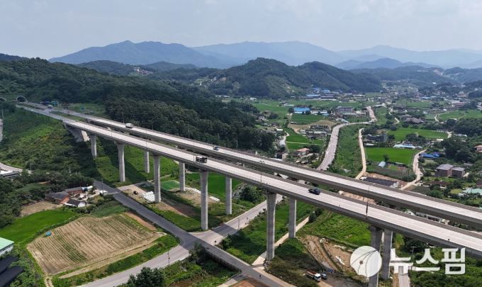 김동연 경기도지사가 8일 서울-양평고속도로 논란과 관련해 "경기도는 특검에 선제적으로 협조하겠다"며 "예비타당성조사를 통과한 원안을 조속히 재추진하겠다"고 밝혔다. [사진=김동연 경기도지사 SNS]