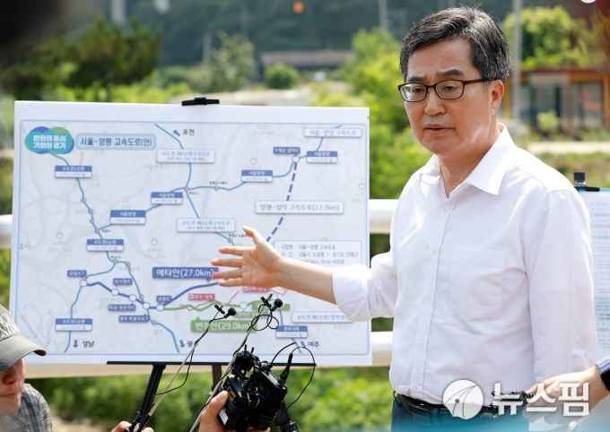 김동연 경기도지사가 8일 서울-양평고속도로 논란과 관련해 "경기도는 특검에 선제적으로 협조하겠다"며 "예비타당성조사를 통과한 원안을 조속히 재추진하겠다"고 밝혔다. [사진=김동연 경기도지사 SNS]