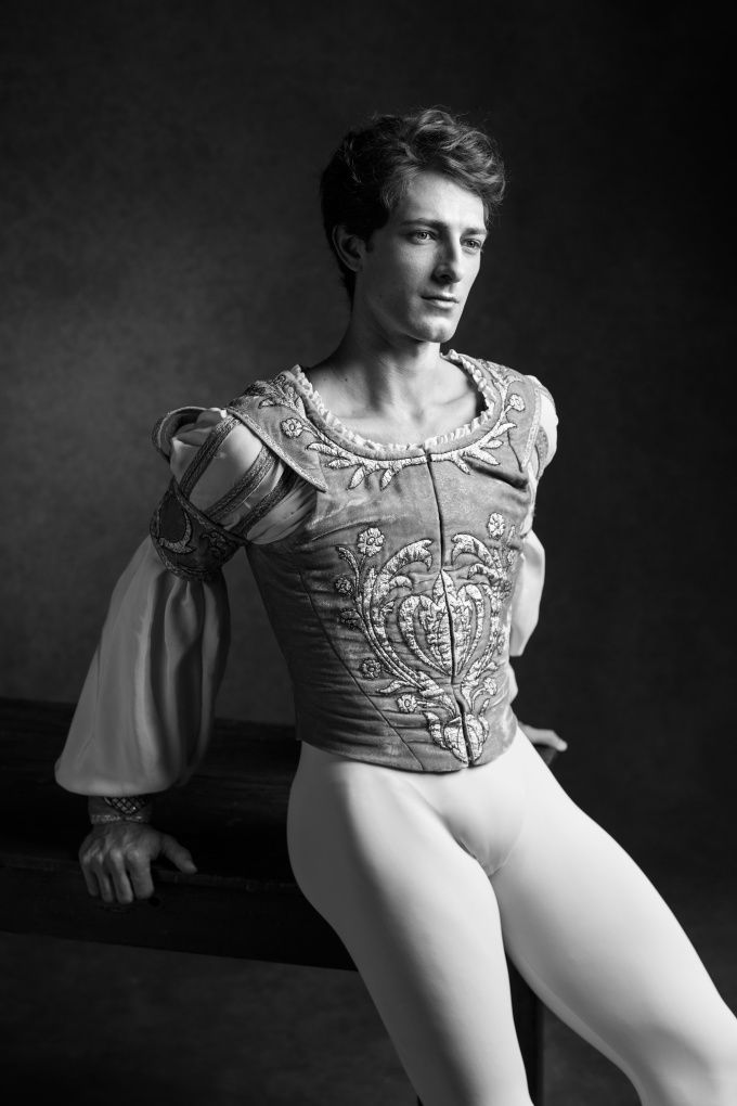 프랑스 대표 무용수 Mathieu Ganio [사진=James Bort_OnP]