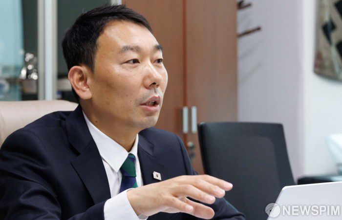 [서울=뉴스핌] 윤창빈 기자 = 김용민 국회 법제사법위원회 더불어민주당 간사가 4일 오전 서울 여의도 국회 의원회관에서 뉴스핌과 인터뷰를 하고 있다. 2025.07.04 pangbin@newspim.com