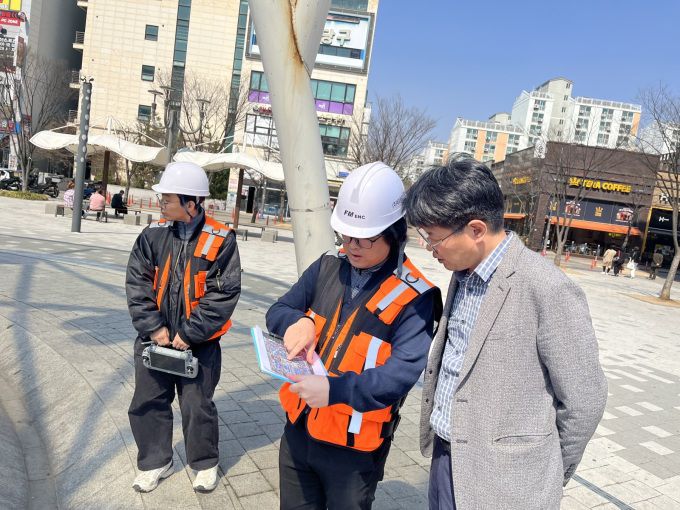 드론, 인공지능 기반 옥외광고물 안전점검 현장. [사진=시흥시]