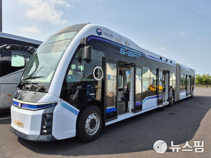 [제주=뉴스핌] 김승현 기자 =  '제12회 국제 e-모빌리티엑스포(IEVE 2025)'가 9일부터 12일까지 4일간 제주신화월드에서 개최된다. 2025.07.09 kimsh@newspim.com