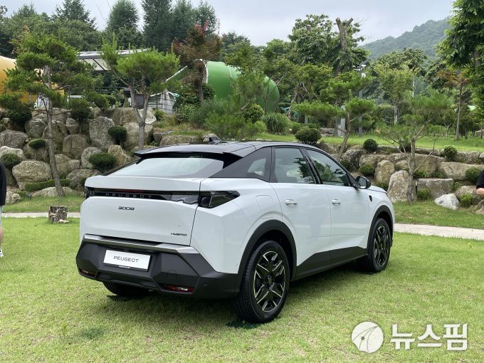 [서울=뉴스핌] 조수빈 기자 = 푸조의 올 뉴 3008 스마트 하이브리드 외관. [사진=조수빈 기자] 2025.07.07 beans@newspim.com