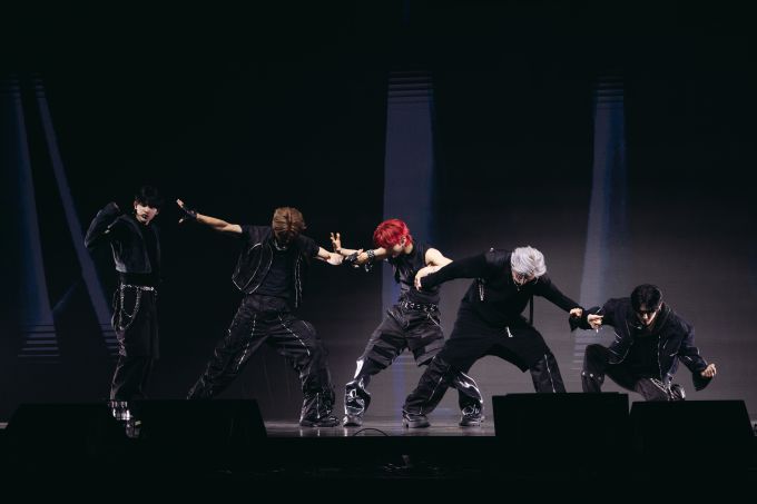 [서울=뉴스핌] 이지은 기자 = 그룹 나우즈가 첫 미니앨범 '이그니션(IGNITION)' 발매 미디어 쇼케이스에서 무대를 펼치고 있다. [사잔=큐브엔터테인먼트] 2025.07.09 alice09@newspim.com