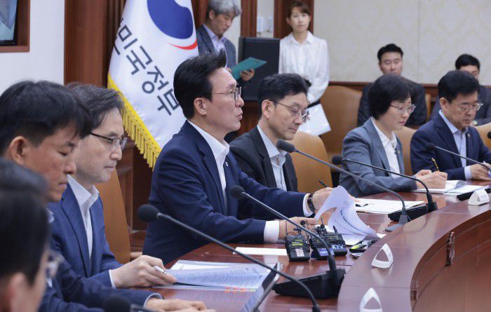 [서울=뉴스핌] 이길동 기자 = 김민석 국무총리가 10일 오전 서울 종로구 정부서울청사에서 열린 국정현안관계장관회의를 주재하며 모두발언을 하고 있다,2025.07.10 photo@newspim.com