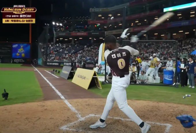 디아즈가 11일 KBO 올스타전 홈런 더비에서 타격을 하고 있다. [사진=KBO 유튜브채널 캡처]