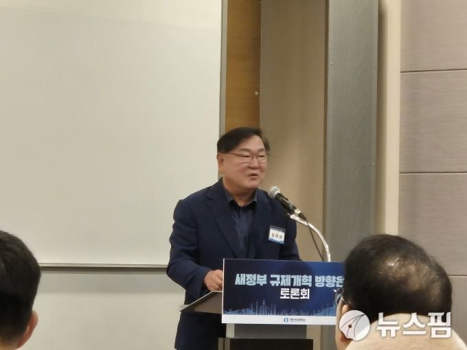 [서울=뉴스핌] 김승현 기자 = 대한상공회의소가 14일 개최한 '새정부 규제개혁 방향은' 토론회에서 김태년 더불어민주당 의원이 축사를 하고 있다. 2025.07.14 kimsh@newspim.com