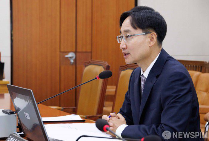 [서울=뉴스핌] 윤창빈 기자 = 임광현 국세청장 후보자가 15일 오전 서울 여의도 국회 기획재정위원회 전체회의에서 열린 인사청문회에서 의원 질의에 답변하고 있다. 2025.07.15 pangbin@newspim.com