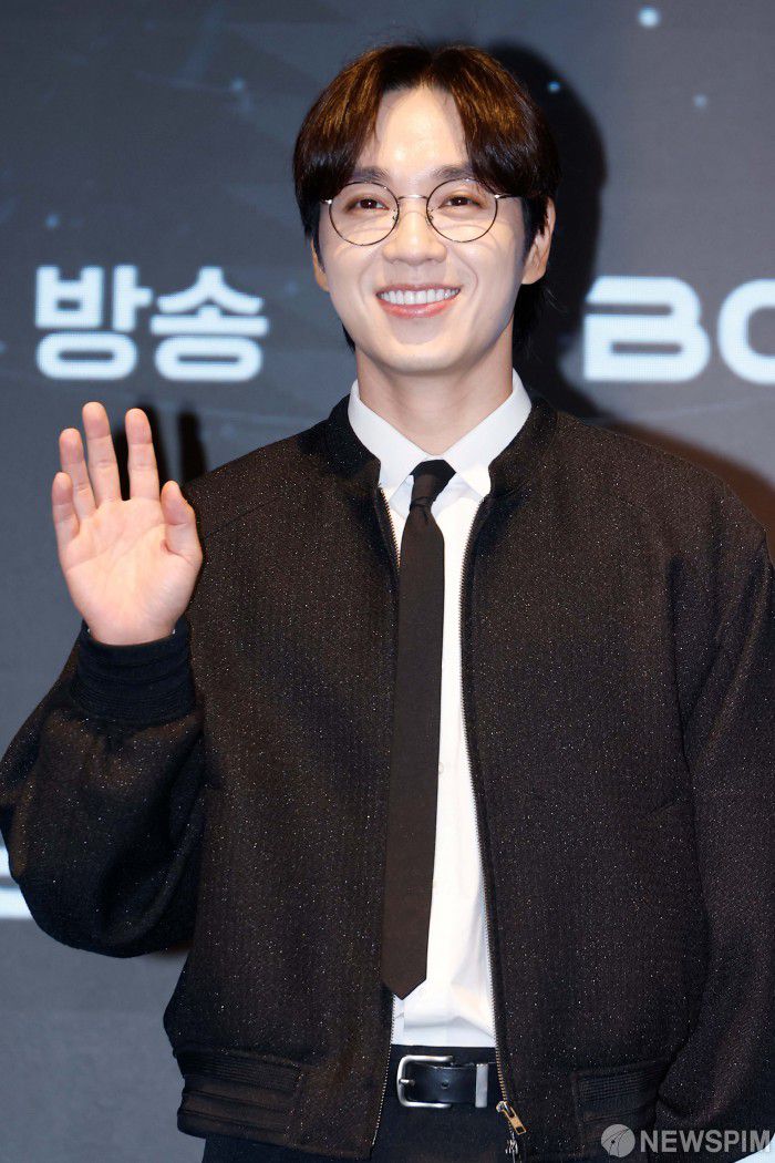 [서울=뉴스핌] 류기찬 인턴기자 = 가수 이석훈이 16일 오전 서울 구로구 디큐브시티 더 세인트에서 열린 오디션 프로그램 '보이즈 2 플래닛' 제작발표회에서 포즈를 취하고 있다. '보이즈 2 플래닛'은 K-POP 정상에 오르기 위한 소년들의 도전기를 그린 글로벌 서바이벌 프로그램이다. 2025.07.16 ryuchan0925@newspim.com