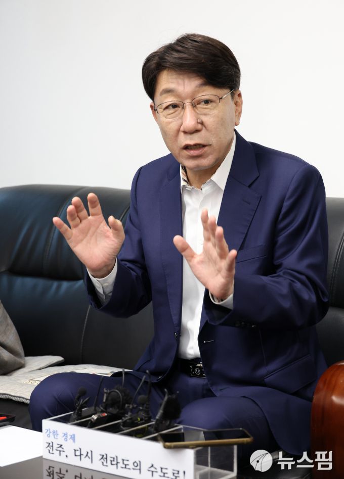 우범기 전주시장이 "완주군수·완주군민과 조건 없이 만나겠다"고 밝히고 있다.[사진=전주시]2025.07.16 lbs0964@newspim.com