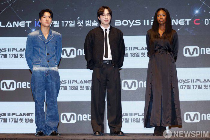 [서울=뉴스핌] 류기찬 인턴기자 = K플래닛 마스터 킹키 이석훈 카니가 16일 오전 서울 구로구 디큐브시티 더 세인트에서 열린 오디션 프로그램 '보이즈 2 플래닛' 제작발표회에서 포즈를 취하고 있다. '보이즈 2 플래닛'은 K-POP 정상에 오르기 위한 소년들의 도전기를 그린 글로벌 서바이벌 프로그램이다. 2025.07.16 ryuchan0925@newspim.com