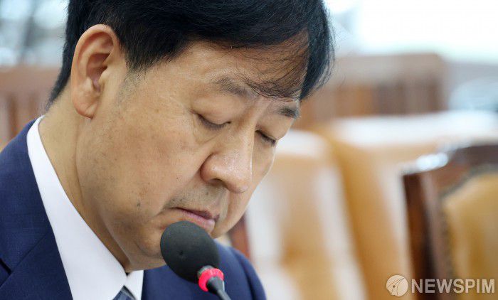 [서울=뉴스핌] 정일구 기자 = 구윤철 부총리 겸 기획재정부 장관 후보자가 17일 오전 서울 여의도 국회 기획재정위원회에서 열린 인사청문회에서 의원 질의를 경청하고 있다. 2025.07.17 mironj19@newspim.com