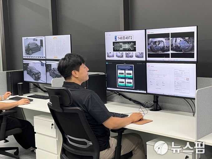 [천안=뉴스핌] 조수빈 기자 = 지난 15일 방문한 천안의 SK렌터카 오토옥션. 전기차 배터리 잔존 용량 등을 점검한다.  [사진=조수빈 기자] 2025.07.17 beans@newspim.com