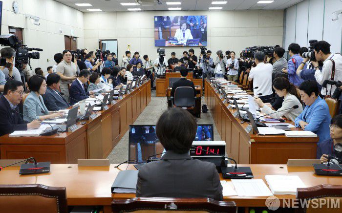 [서울=뉴스핌] 정일구 기자 = 18일 오전 서울 여의도 국회 보건복지위원회에서 정은경 보건복지부 장관 후보자 인사청문회가 열리고 있다. 2025.07.18 mironj19@newspim.com