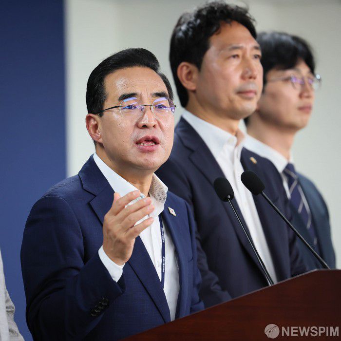 [서울=뉴스핌]  박홍근 국정기획위원회 기획분과장이 18일 서울 종로구 정부서울청사 창성동 별관에서 전세사기 피해자 간담회 사후 브리핑을 하고 있다.[사진=국정기획위원회] 2025.07.18photo@newspim.com