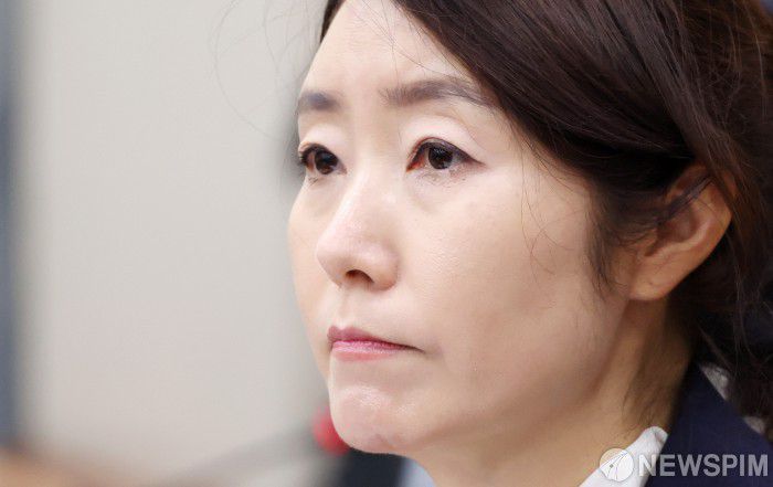 [서울=뉴스핌] 정일구 기자 = 강선우 여성가족부 장관 후보자가 14일 오전 서울 여의도 국회 여성가족위원회에서 열린 인사청문회에서 의원 질의를 경청하고 있다. 2025.07.14 mironj19@newspim.com