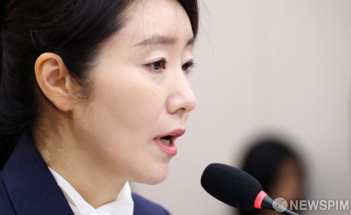 [서울=뉴스핌] 정일구 기자 = 강선우 여성가족부 장관 후보자가 14일 오전 서울 여의도 국회 여성가족위원회에서 열린 인사청문회에서 의원 질의에 답하고 있다. 2025.07.14 mironj19@newspim.com