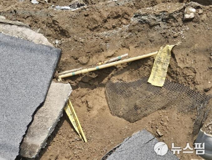 24일 오후 경기 여주시 점봉동 인근 신축 공사 현장에서 옹벽이 무너지는 사고가 발생해 근로자 1명이 경상을 입었다. [사진=경기도소방재난본부]