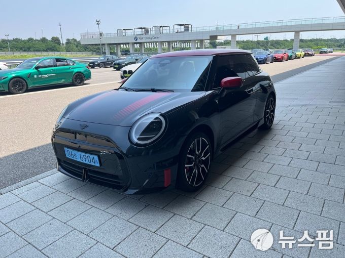 [영종도(인천) =뉴스핌] 조수빈 기자 = 지난 25일 시승한 MINI 고성능 브랜드 JCW. [사진=조수빈 기자] 2025.07.25 beans@newspim.com