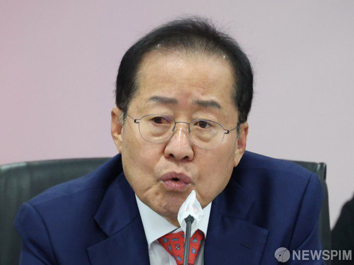 [서울=뉴스핌] 이호형 기자 = 홍준표 국민의힘 대선 예비후보가 28일 오전 서울 여의도 중소기업중앙회에서 열린 중소기업 정책간담회에서 발언을 하고 있다.  2025.04.28 leemario@newspim.com