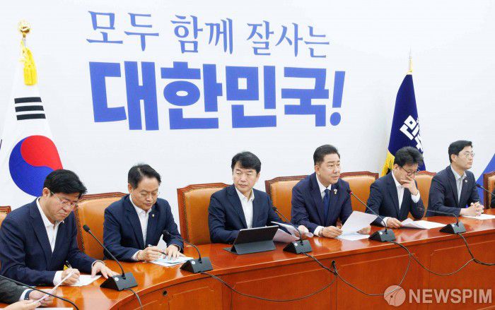 [서울=뉴스핌] 윤창빈 기자 = 김병기 더불어민주당 대표 직무대행 겸 원내대표가 29일 오전 서울 여의도 국회에서 열린 원내대책회의에서 모두발언을 하고 있다. 2025.07.29 pangbin@newspim.com