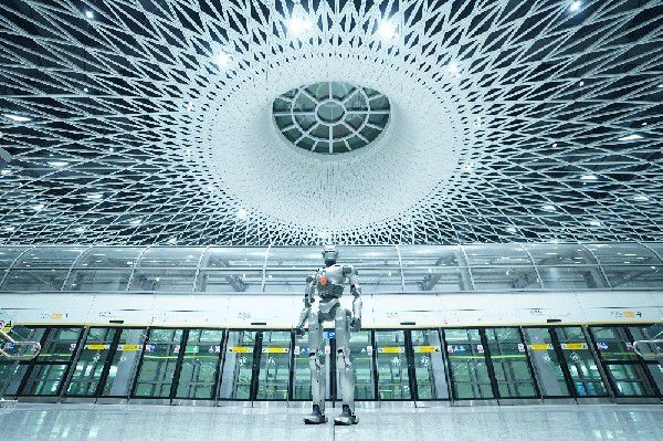 [사진 = WRC 공식 홈페이지] 2025년 세계 로봇 엑스포에 전시될 중국 휴머노이드 로봇 제조사 중칭로봇(眾擎機器人∙ENGINEAI)의 대표 제품 중 하나인 PM01 휴머노이드 로봇 모델. 중칭로봇은 최근 진행한 펀딩에서 중국 대표 전자상거래 업체 징둥그룹(京東∙JD닷컴 9618.HK)이 리드투자자로 나서며 시장의 주목을 받고 있음.