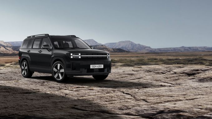 현대자동차가 대표 스포츠유틸리티차량(SUV) 싼타페와 투싼의 연식변경 모델 '2026 싼타페', '2026 투싼'과 소형 SUV 코나의 신규 디자인 패키지인 '코나 블랙 익스테리어'를 7일 출시했다고 밝혔다. 사진은 2026년형 싼타페. [사진=현대차]